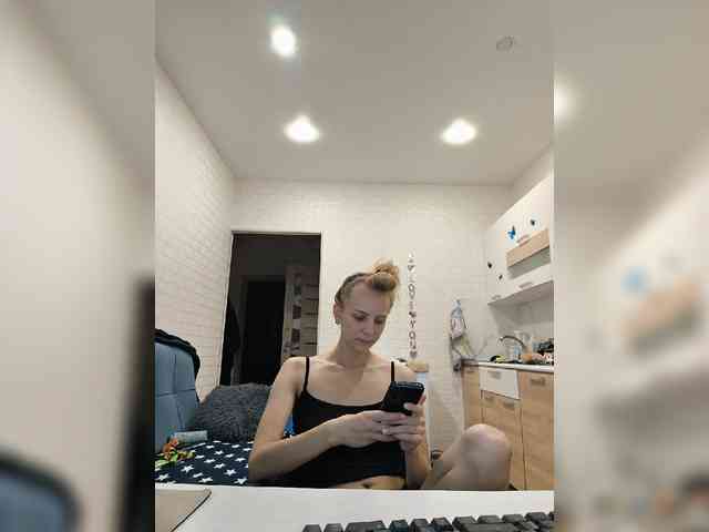 GORIGLAZ - Girl 