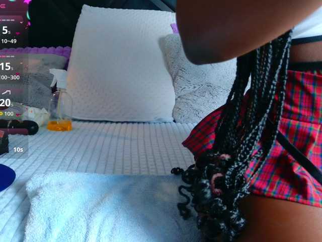 le modèle SofiaCopper est en webcam porno dans un show sur le site bongacams, il possède les tags suivants: Ebony,Brunette,Shaved