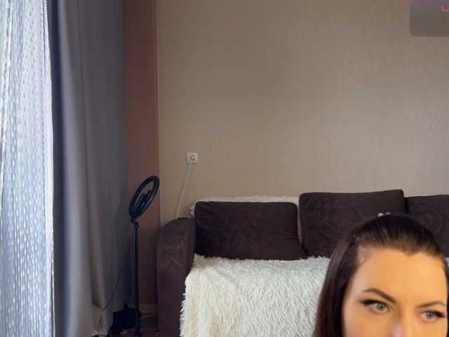 le modèle Jannetemagdalenovna est en webcam porno dans un show sur le site bongacams, il possède les tags suivants: White/Caucasian,Brunette,Shaved