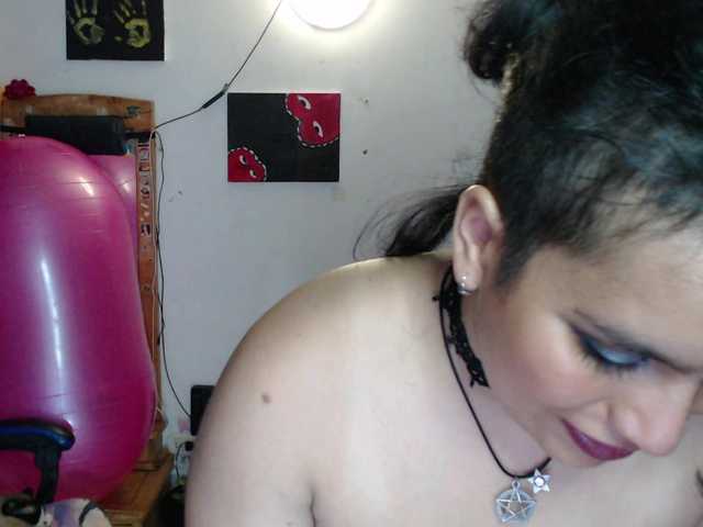 Kureijihentai live cam on BongaCams