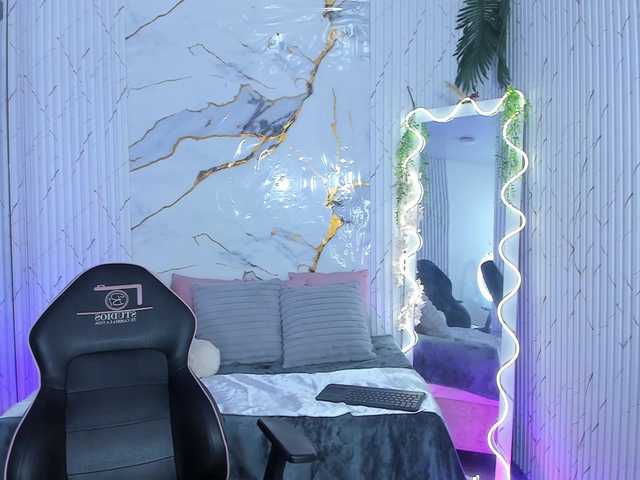 Candyy-tay1's BongaCams show and profile