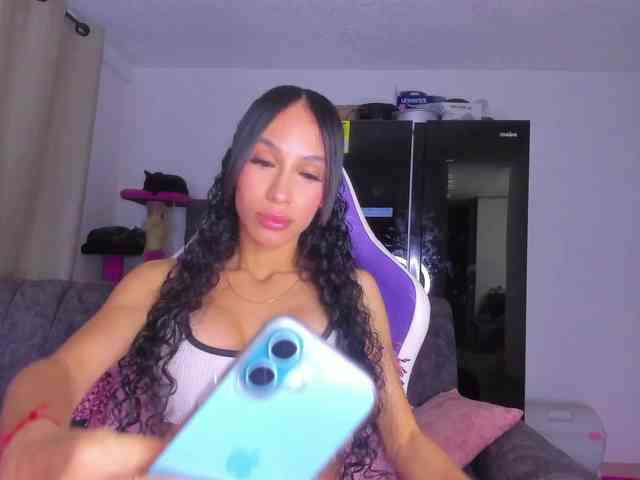 MiaaLove6969 webcam