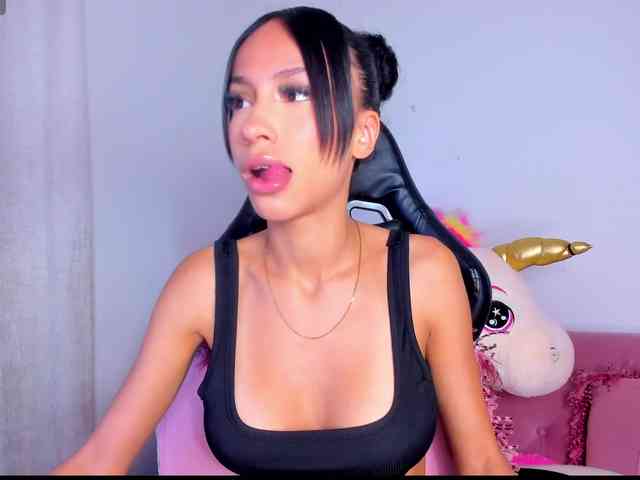 MiaaLove6969 webcam