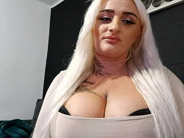 AnastasiaBlond live cam on BongaCams
