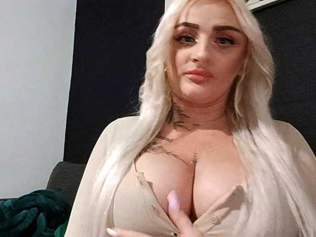 AnastasiaBlond live cam on BongaCams