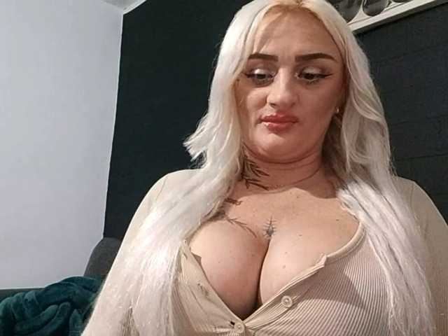 AnastasiaBlond live cam on BongaCams