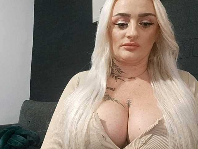 AnastasiaBlond live cam on BongaCams