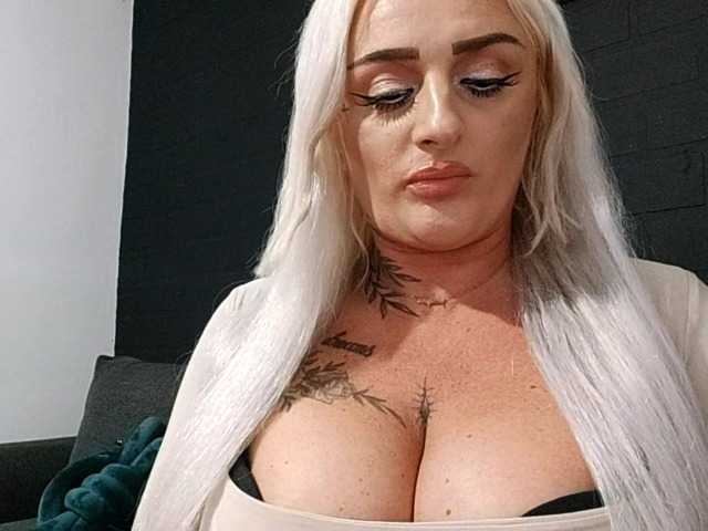 AnastasiaBlond live cam on BongaCams