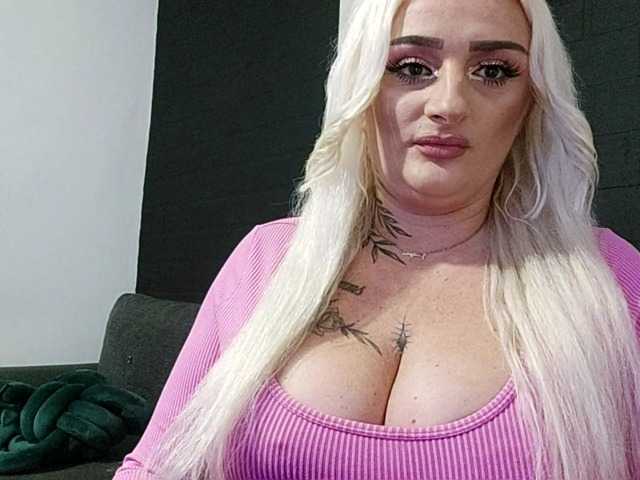 AnastasiaBlond live cam on BongaCams