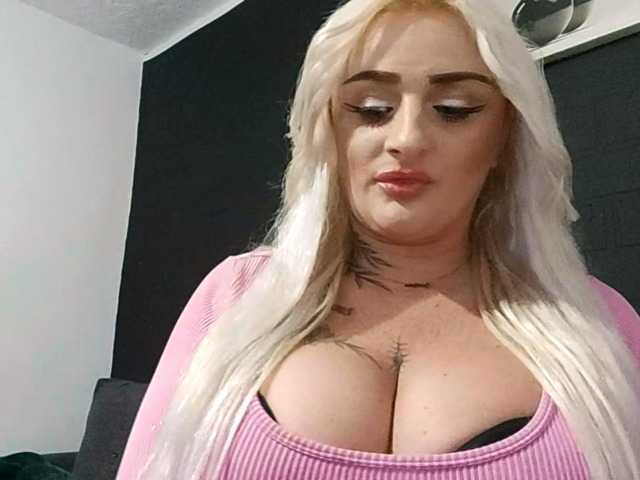 AnastasiaBlond live cam on BongaCams