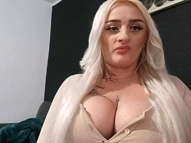 AnastasiaBlond live cam on BongaCams