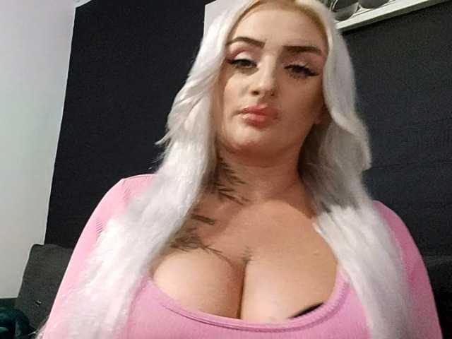 AnastasiaBlond live cam on BongaCams