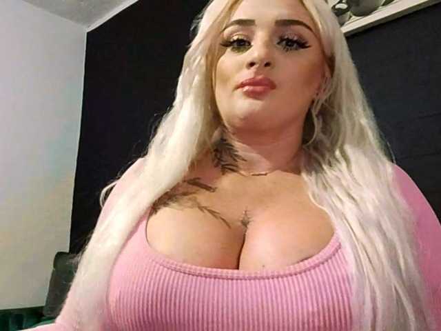 AnastasiaBlond live cam on BongaCams