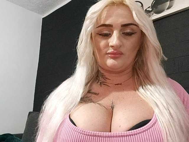 AnastasiaBlond live cam on BongaCams
