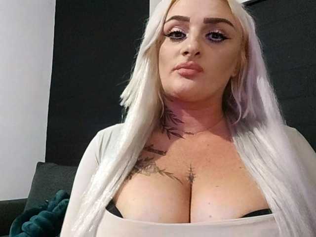 AnastasiaBlond live cam on BongaCams