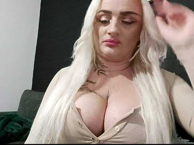 AnastasiaBlond live cam on BongaCams