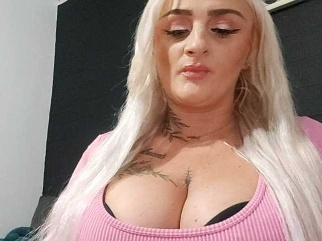 AnastasiaBlond live cam on BongaCams
