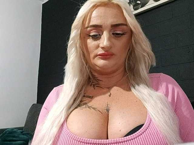 AnastasiaBlond live cam on BongaCams
