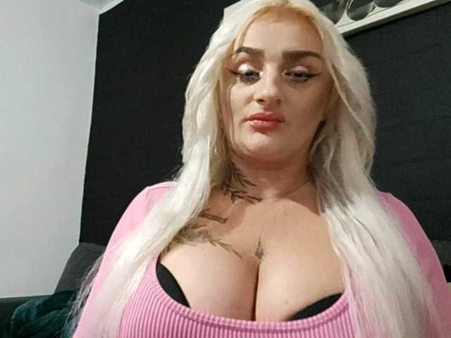AnastasiaBlond live cam on BongaCams