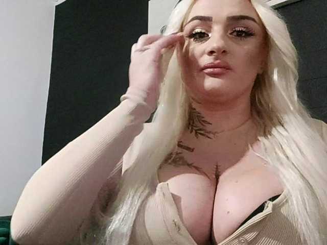 AnastasiaBlond live cam on BongaCams