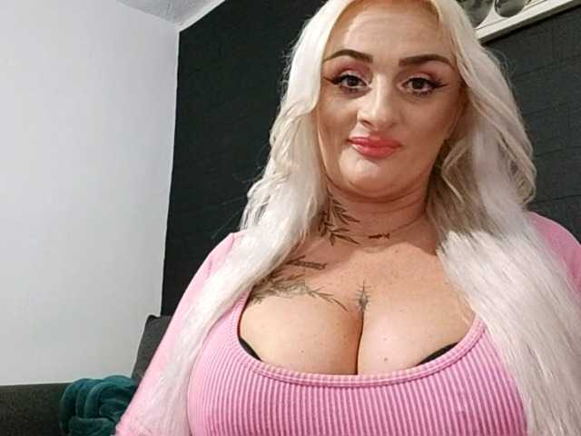AnastasiaBlond live cam on BongaCams