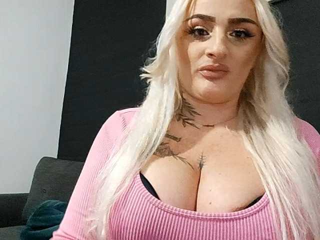 AnastasiaBlond live cam on BongaCams