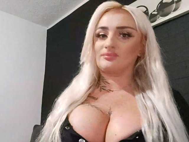 AnastasiaBlond live cam on BongaCams