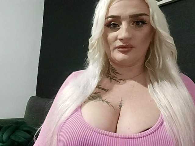 AnastasiaBlond live cam on BongaCams