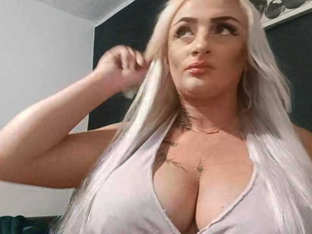 AnastasiaBlond live cam on BongaCams