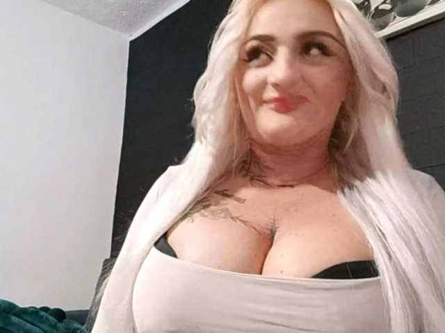 AnastasiaBlond live cam on BongaCams