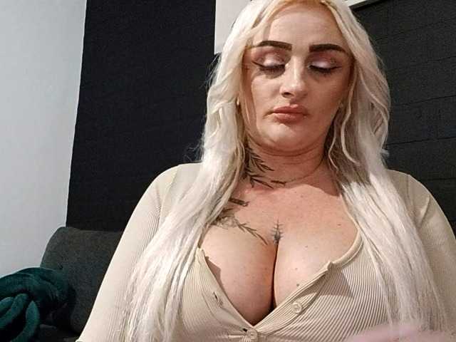 AnastasiaBlond live cam on BongaCams