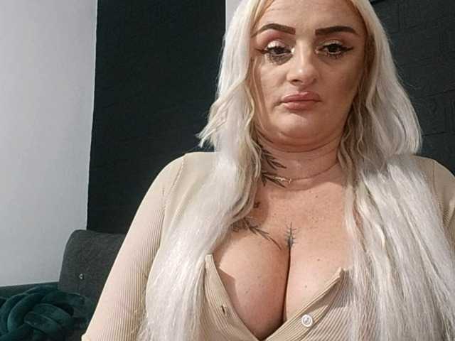 AnastasiaBlond live cam on BongaCams