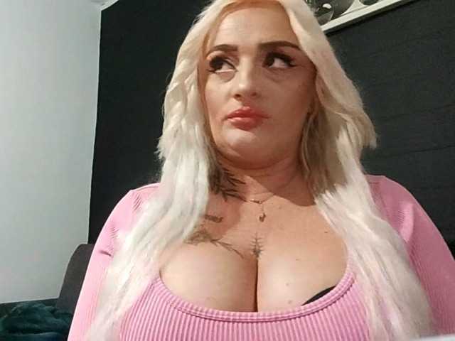 AnastasiaBlond live cam on BongaCams