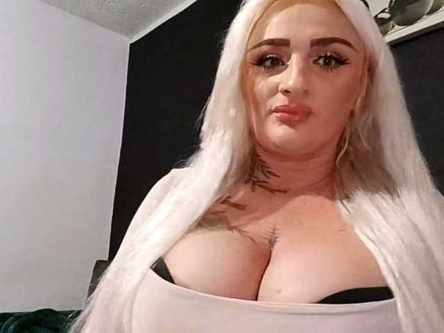 AnastasiaBlond live cam on BongaCams
