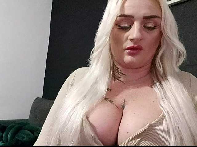 AnastasiaBlond live cam on BongaCams