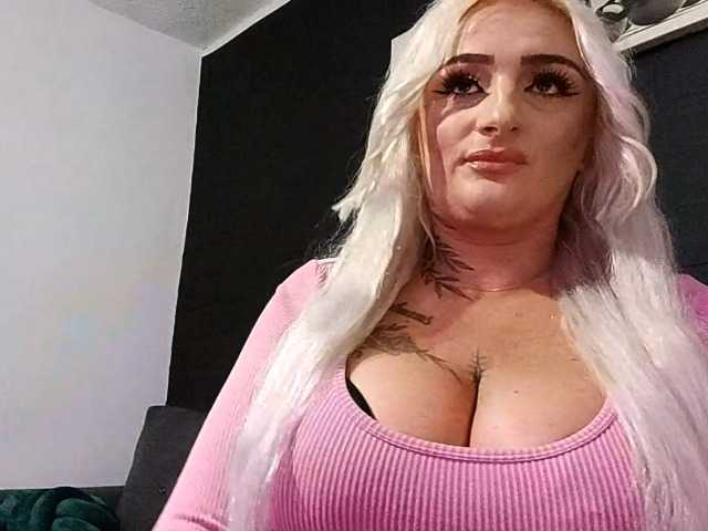 AnastasiaBlond live cam on BongaCams