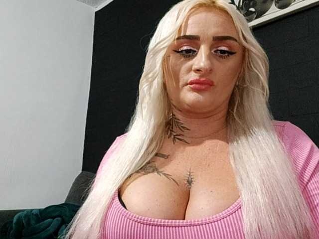 AnastasiaBlond live cam on BongaCams
