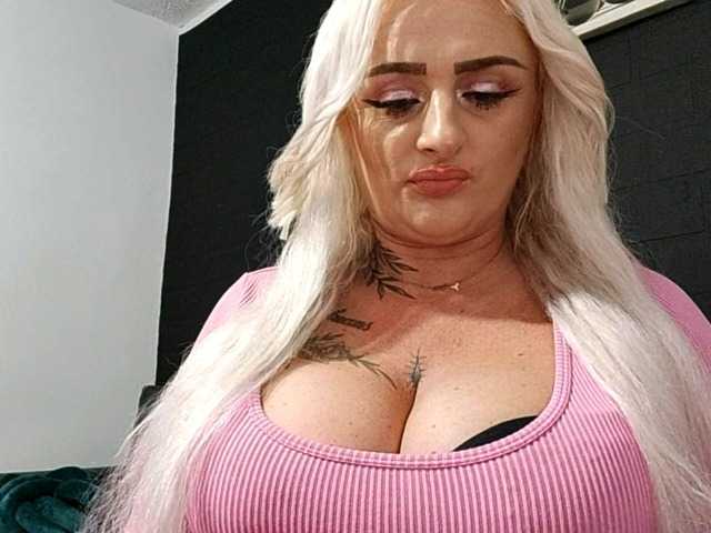 AnastasiaBlond live cam on BongaCams