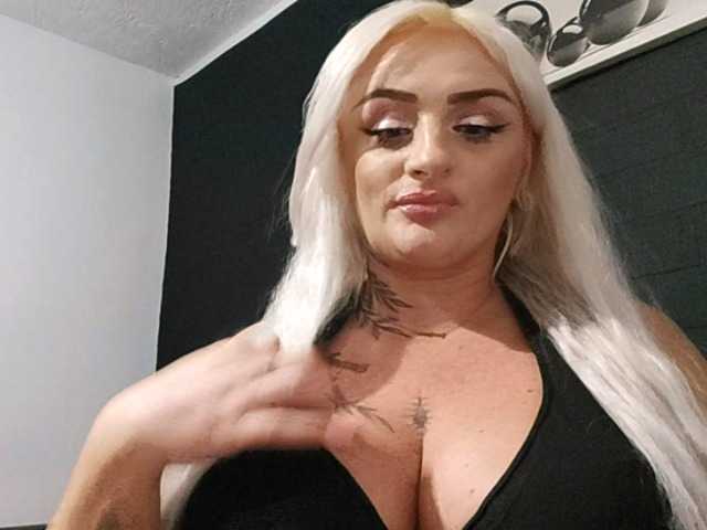 AnastasiaBlond live cam on BongaCams