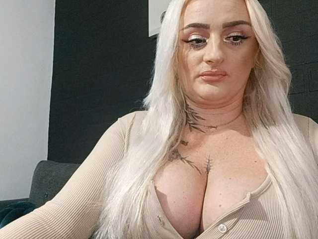 AnastasiaBlond live cam on BongaCams
