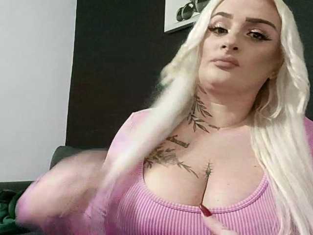 AnastasiaBlond live cam on BongaCams