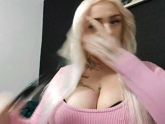 AnastasiaBlond live cam on BongaCams