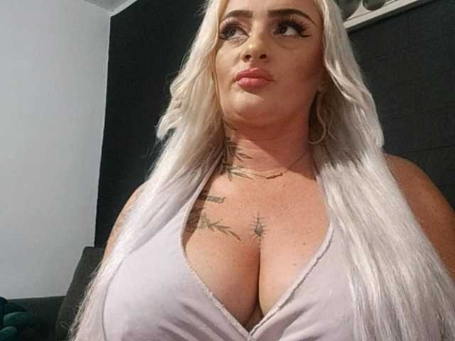 AnastasiaBlond live cam on BongaCams