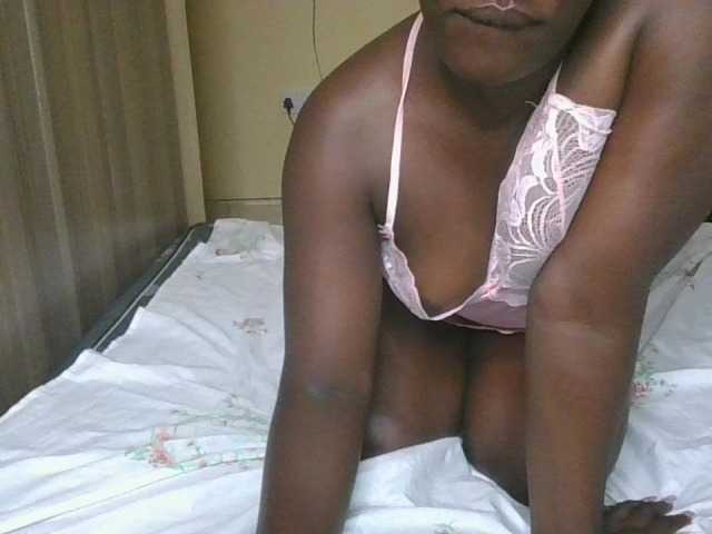 Freakygyal live cam on BongaCams