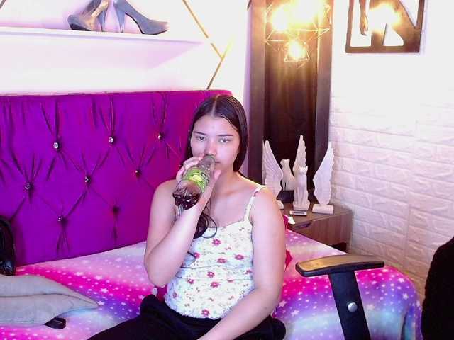lizziesweets live cam on BongaCams