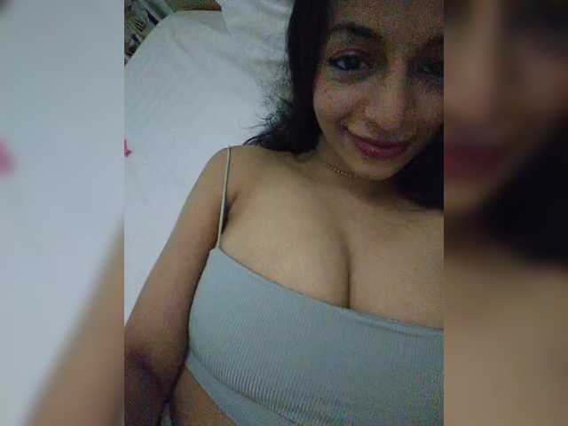 Clairemontrose live cam on BongaCams