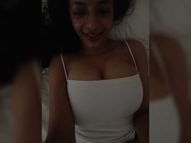 Clairemontrose live cam on BongaCams