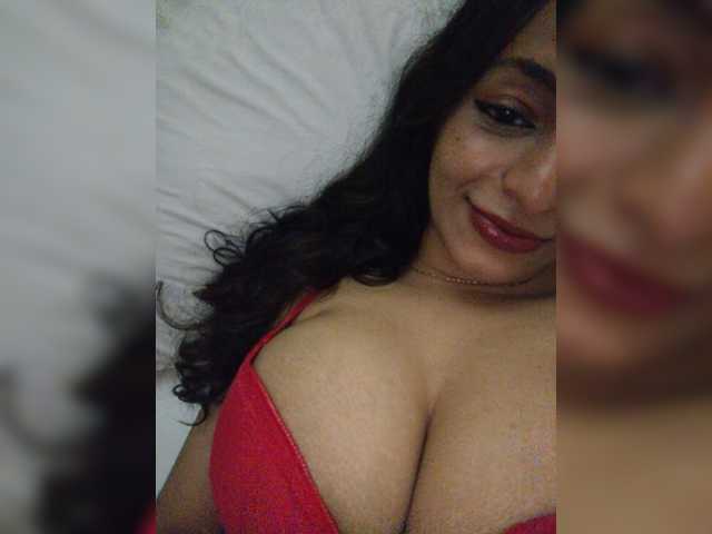 Clairemontrose live cam on BongaCams
