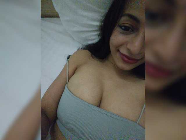 Clairemontrose live cam on BongaCams