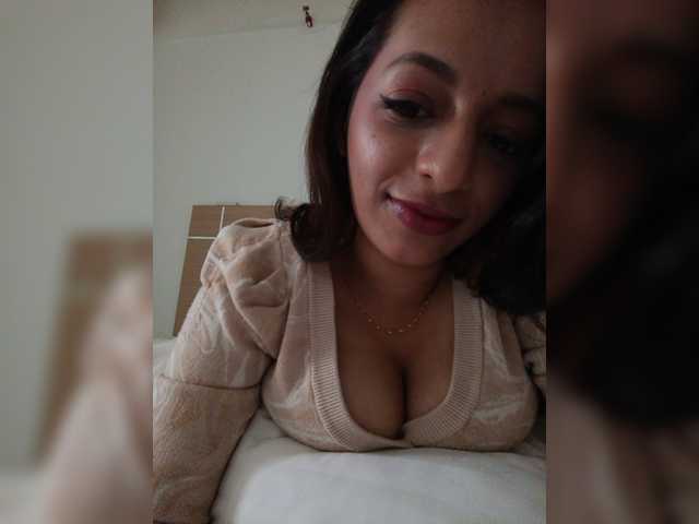Clairemontrose live cam on BongaCams